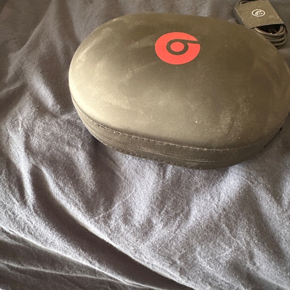 Beats Studio 3 Headphones - Picture 4 of 4